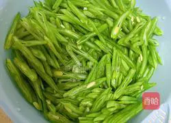 Illustration of how to make stir-fried shredded kidney beans 2