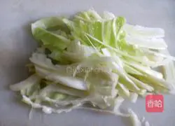 Illustration of how to make spicy and sour shredded cabbage 3