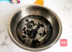 Illustration of how to make cold fungus and yuba 4