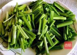 How to make leeks and eggs Illustration 1