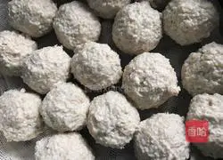 Coir raincoat balls-an illustration of how to make family reunion and happiness 10