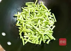 Illustration of how to make garlic soy beans 5