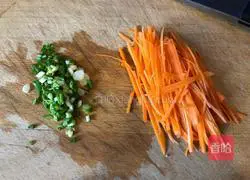 Illustration of how to cook tofu with shredded carrots 3