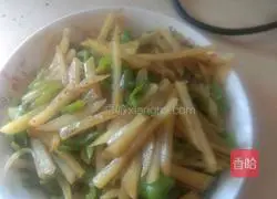 Illustration of how to cook potatoes and green peppers 7