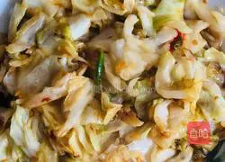 Illustration of how to make spicy cabbage 4