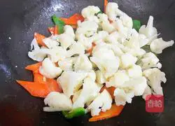 Green pepper Illustration of how to make stir-fried cauliflower 8