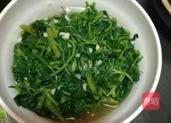 Illustration of how to mix water spinach 5