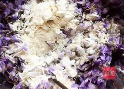 Illustration of how to steam fresh kudzu flowers 4