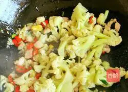 Super simple, refreshing and delicious cauliflower fried pork recipe illustration 5