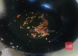 Illustration of how to make hot and sour shredded potatoes 3