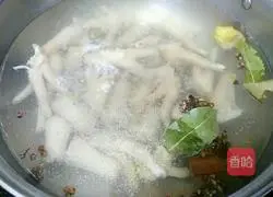 Illustration of how to make chicken feet with pickled pepper 3