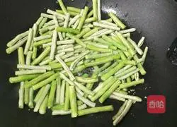 Illustration of how to make fried beans with perilla 4