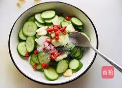 Illustration of how to make garlic slices and milk melon 6