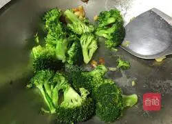 Illustration of how to stir-fry broccoli 7