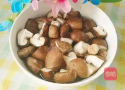 Illustration of how to stir-fry mushrooms and seaweed 3