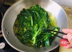 Illustration of how to make garlic-flavored boiled cabbage heart 3