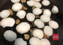 Illustration of how to stir-fry green vegetables and mushrooms 8