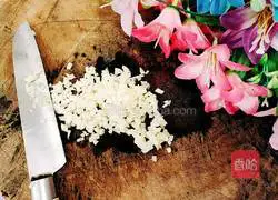 Illustration of how to make minced garlic okra 6