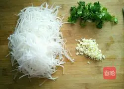 Illustration of how to make cold shredded radish 3