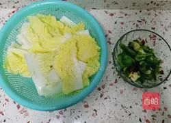 Illustration of how to make spicy stir-fried baby cabbage 1