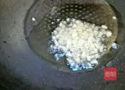 Illustration of how to make garlic broccoli 7