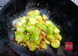 Illustration of how to cook zucchini with sauce 16