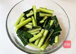 Illustration of how to make cold cucumber 5