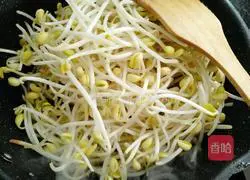 Illustration of how to make spicy soybean sprouts 7