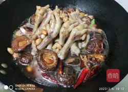 Illustration of braised chicken feet with abalone sauce and flower mushrooms 8
