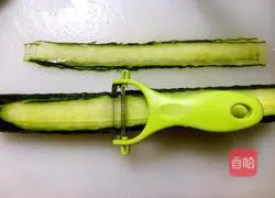 Illustration of how to make cold cucumber rolls 2