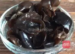 Illustration of how to cook cucumber with fungus 1