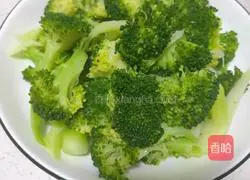 Illustration of how to make garlic broccoli 1