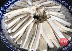 Illustration of how to make celery and dried tofu 2