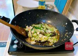 Illustration of how to make cabbage with sauce 12