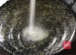 Illustration of how to make chopped pepper and radish sprouts 7