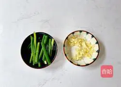 Illustration of how to stir-fry fungus with yuba 5