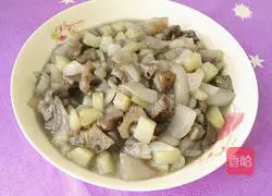 Illustration of how to stir-fry potatoes with onions and lotus root 13