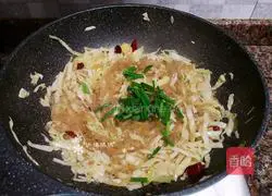 Illustration of how to make stir-fried vermicelli with cabbage 14