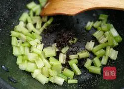 Illustration of how to cook potatoes with olives 7