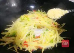 Illustration of home-style potato shreds 7