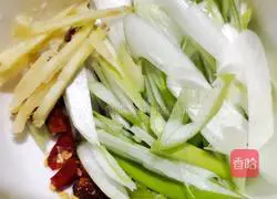 Illustration of how to make bean sprouts vermicelli cakes and cakes 8