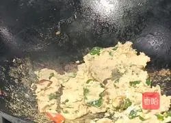 Illustration of how to make pepper-fried moldy bean dregs 7