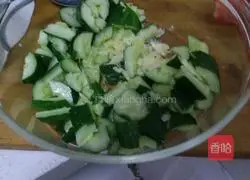 Illustration of how to shoot cucumbers 3