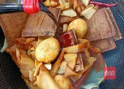 Illustration of how to make braised dried beans 13