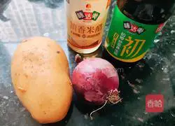 Illustration of how to make sour potato shreds 1