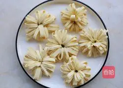 Illustration of how to make cold bean curd version with blooming flowers and riches 8