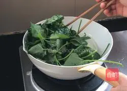 Illustration of how to make light sweet potato leaves 8