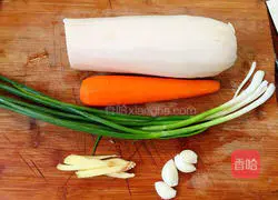 Illustration of how to make fried lotus root slices 1