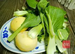 Illustration of how to cook potatoes and cabbage stew 1