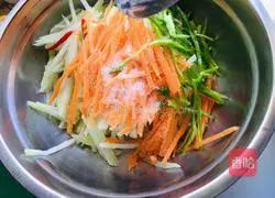 Illustration of how to make cold kohlrabi 3